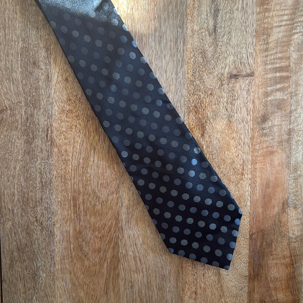 EUC Black Neck Tie Gray Dots